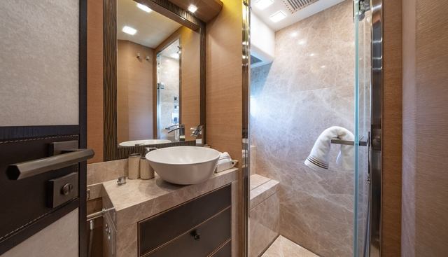 Bella Luna yacht for sale 38