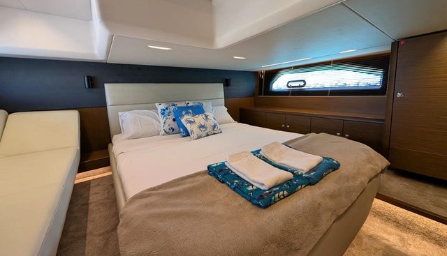 R40 yacht for sale 20