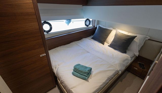 Aura yacht for sale 52