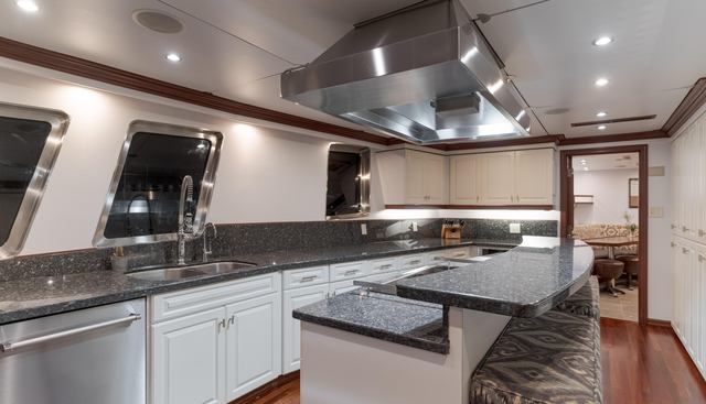 Huracan yacht for sale 33