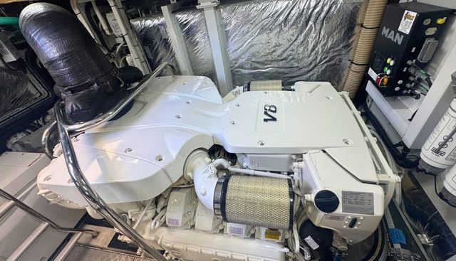 B III yacht for sale 24