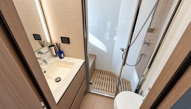 BELLA KATRIN - AZIMUT 72 yacht for sale 17