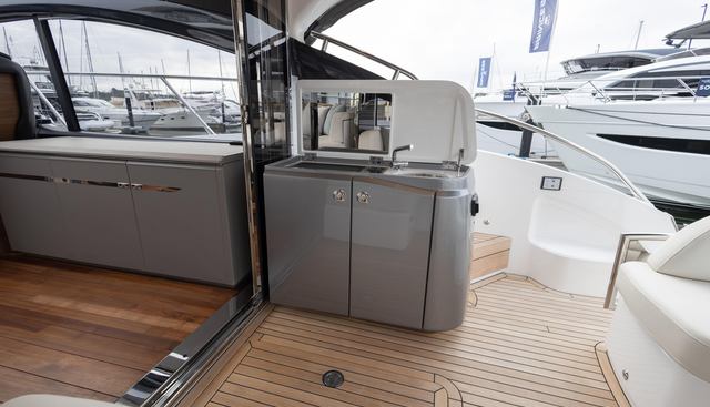 V50943 yacht for sale 40