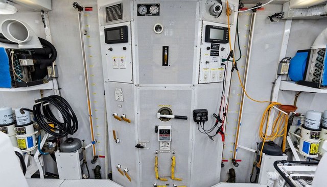 CHECKERED PAST yacht for sale 62