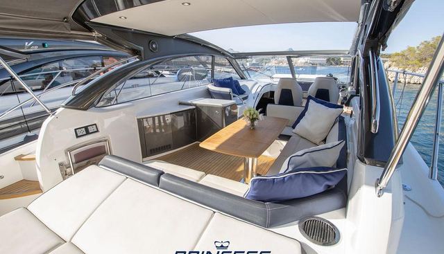 Vesper yacht for sale 18