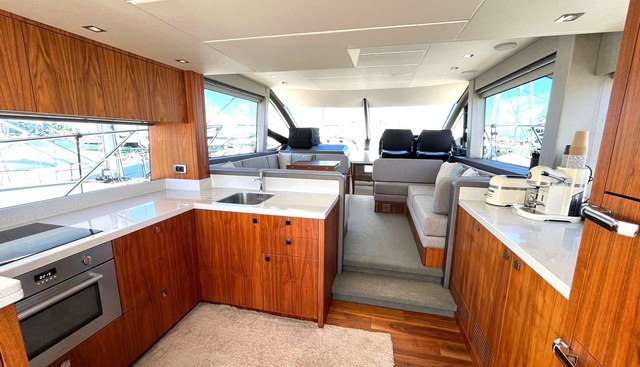 MANHATTAN 52 yacht for sale 10