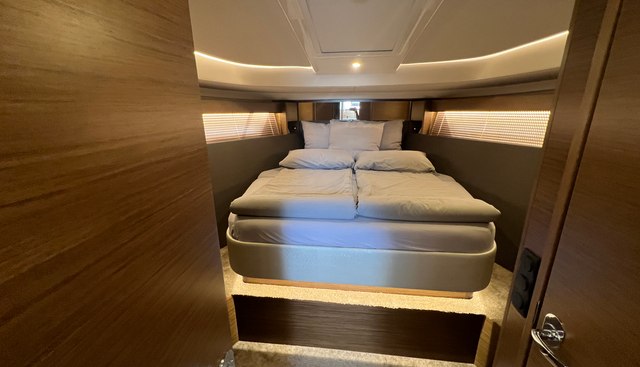 White Pearl yacht for sale 25