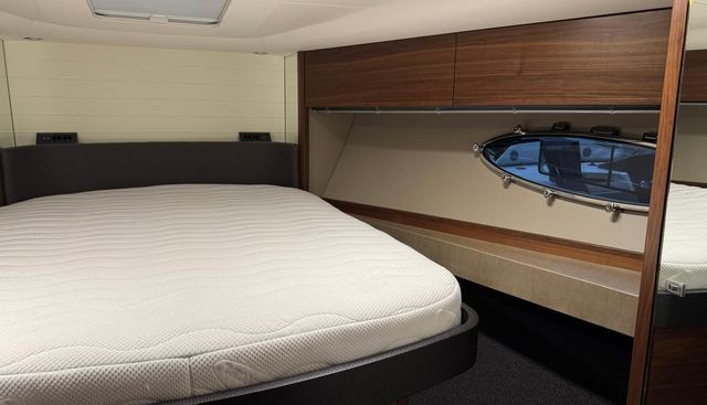 Seven yacht for sale 77