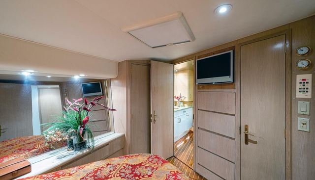 ENCHANTRESS yacht for sale 34