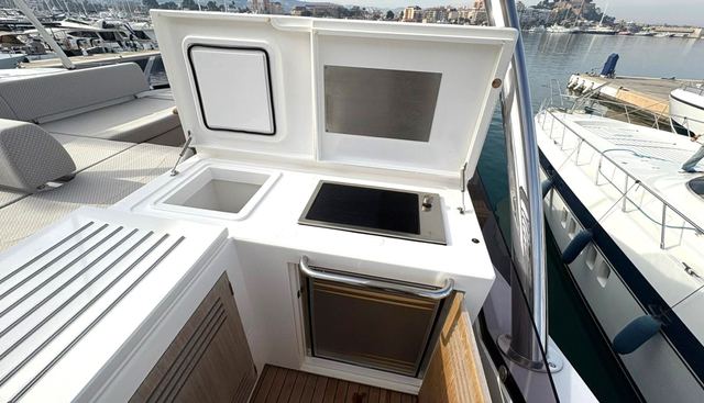 Y76 yacht for sale 10