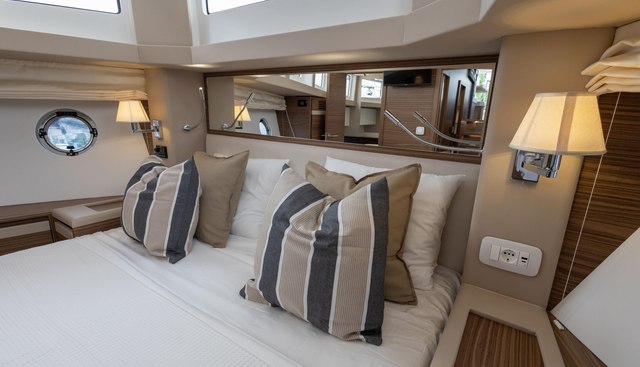 GL45FLY-76 yacht for sale 87