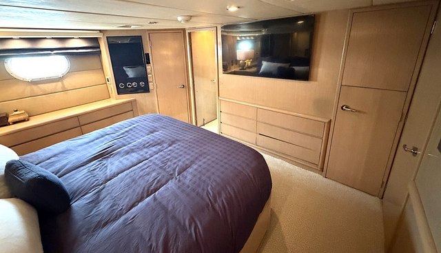 Hatteras 92' yacht for sale 12
