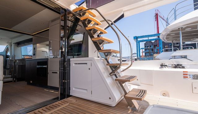 3042568 yacht for sale 25