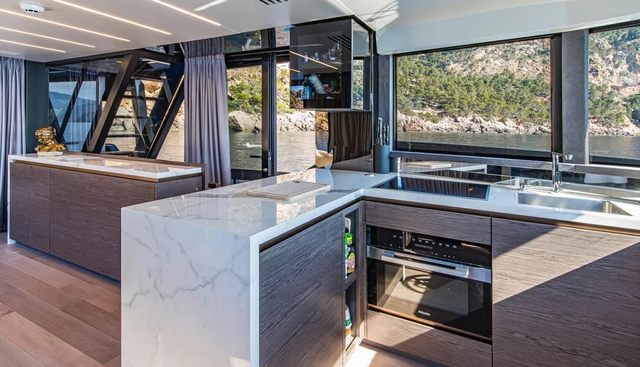 Explorer 62 yacht for sale 10