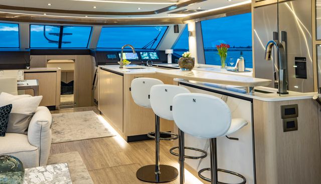 AQUILA 70 yacht for sale 37