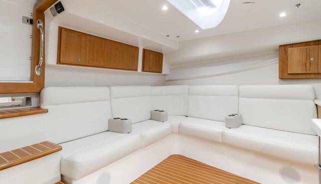 Commodore Two yacht for sale 42