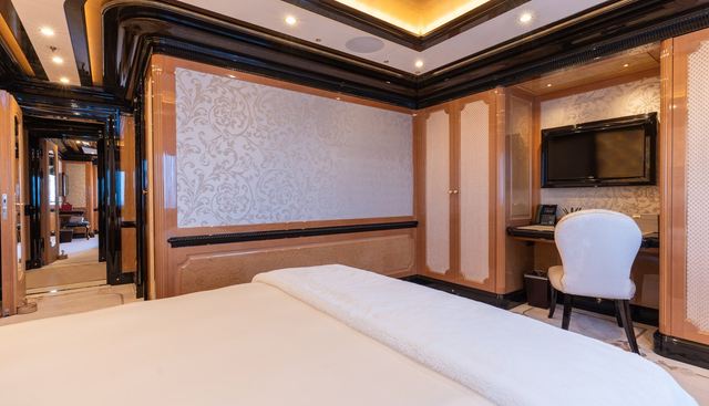 I DYNASTY yacht for sale 18
