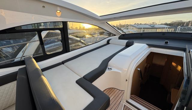 Momentum yacht for sale 5