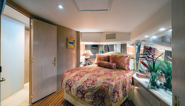 ENCHANTRESS yacht for sale 32