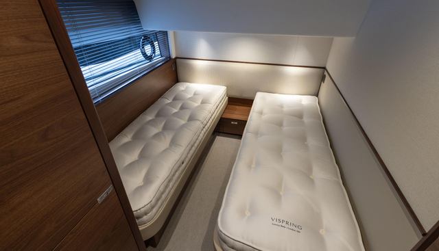 F65042 yacht for sale 35