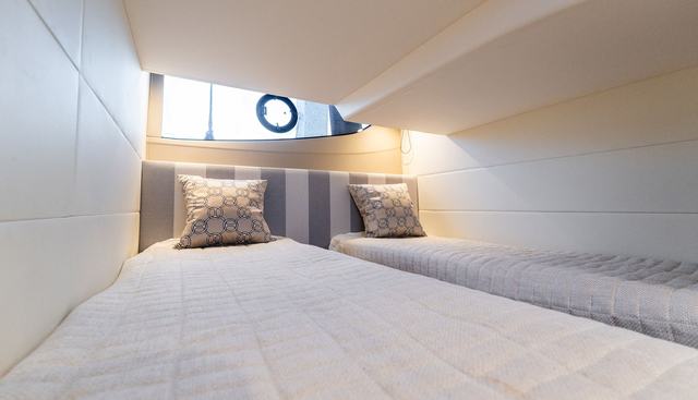 NO WORRIES OF HAMBLE yacht for sale 32