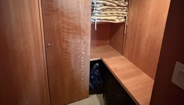 Hatteras 92' yacht for sale 14
