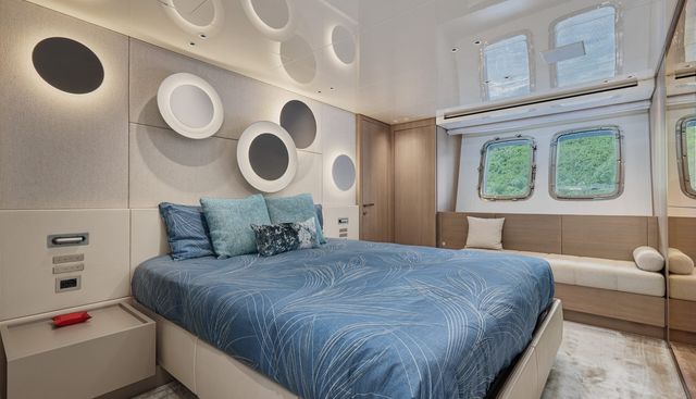 Zaffiro III yacht for sale 34
