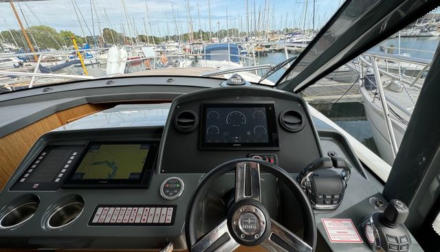Roxy 2 yacht for sale 25