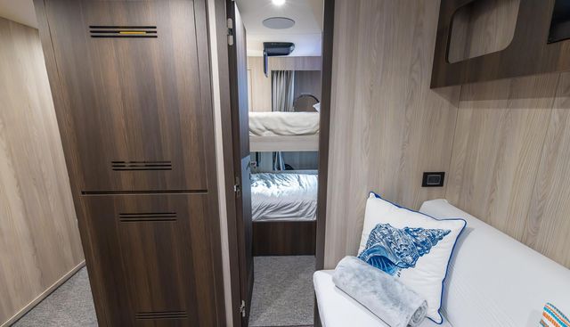 CAPTAIN MORGAN II yacht for sale 85