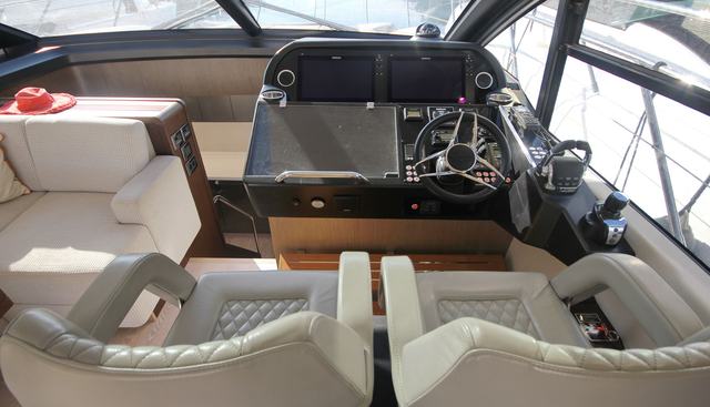 V yacht for sale 25