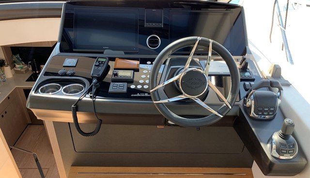 SUNSEEKER PREDATOR 50 yacht for sale 23