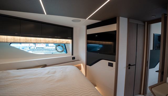 1282475 yacht for sale 33