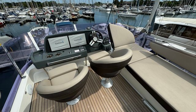 Roxy 2 yacht for sale 8