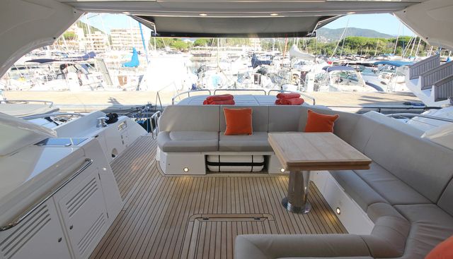 V yacht for sale 17