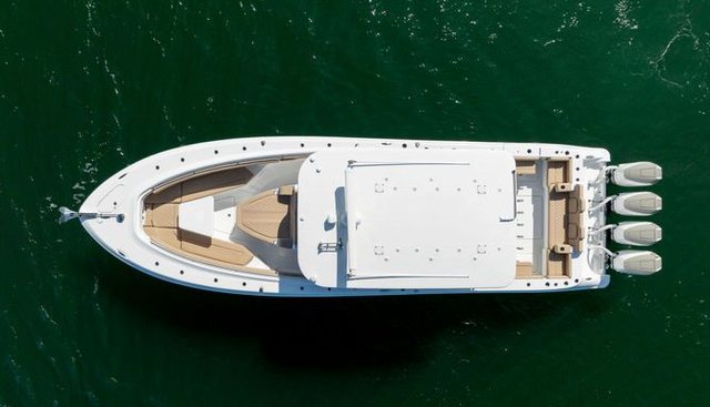 42 Lujo yacht for sale 35