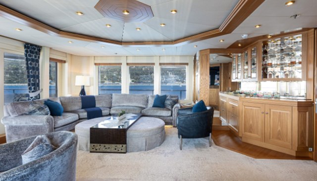 VIBRANCE yacht for sale 33