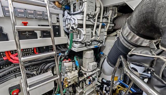 R&R yacht for sale 48