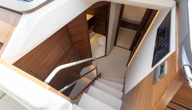 F58015 yacht for sale 29