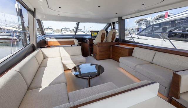 F65042 yacht for sale 23