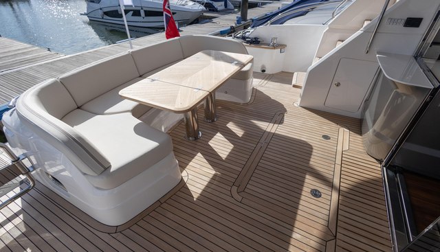 F65042 yacht for sale 18