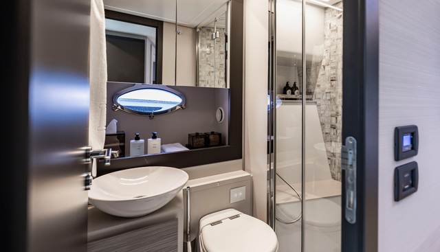 SEA SUITE I yacht for sale 49