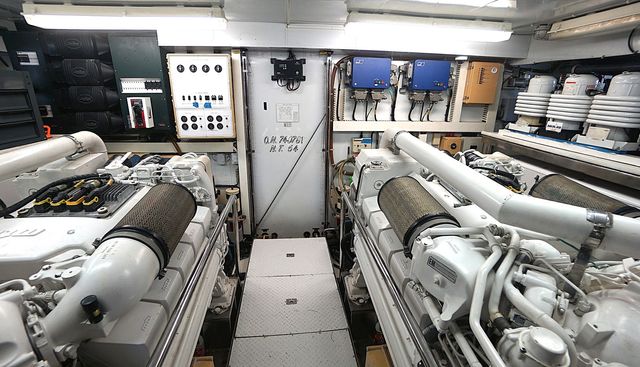 ROBIN'S NEST yacht for sale 34