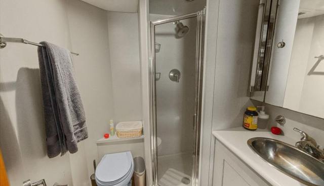 DIRT POOR yacht for sale 82