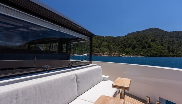 ARCADIA SHERPA 80 XL LA CREME yacht for sale 14