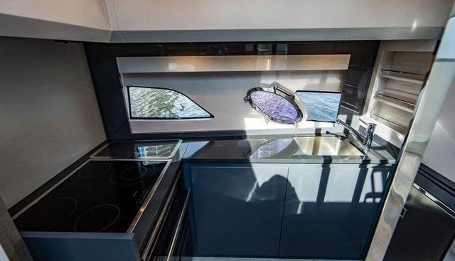 Two Bite yacht for sale 34