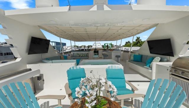 DIRT POOR yacht for sale 25