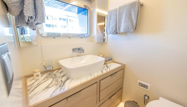 EVELYN P yacht for sale 28