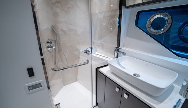 1292575 yacht for sale 39