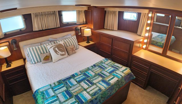 Hooch yacht for sale 37