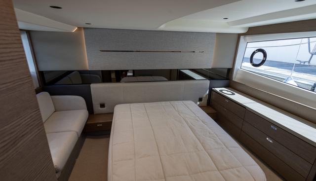 V50960 - 3 CABIN DECK VERSION yacht for sale 4